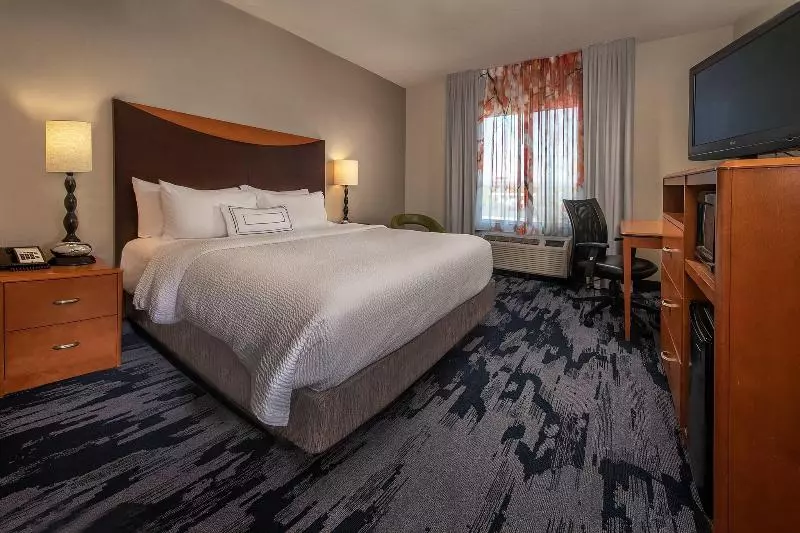 キングサイズベッドのスタンダードルーム, Fairfield Inn And Suites By Marriott Harrisonburg