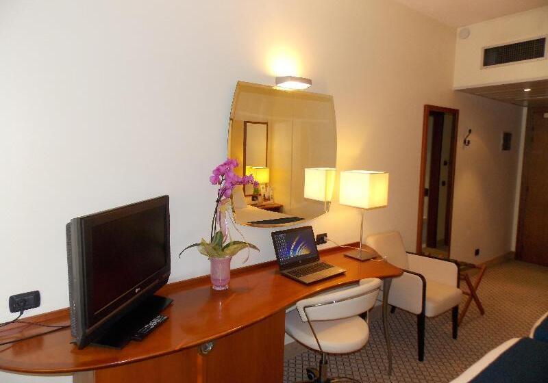 חדר סטנדרט עם מיטת קינג, Hilton Garden Inn Rapid City