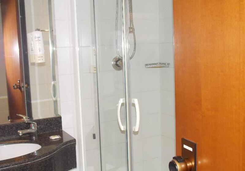 חדר סטנדרט עם מיטת קינג, Hilton Garden Inn Rapid City