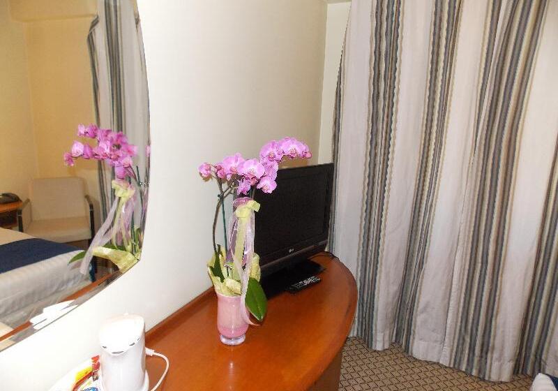 חדר סטנדרט עם מיטת קינג, Hilton Garden Inn Rapid City