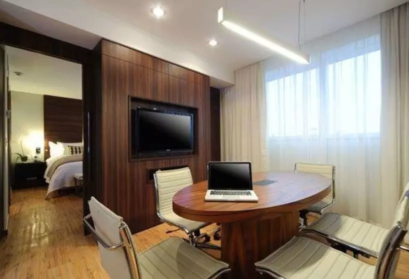 اتاق اجرایی با تخت بزرگ, Quality Hotel Vitória