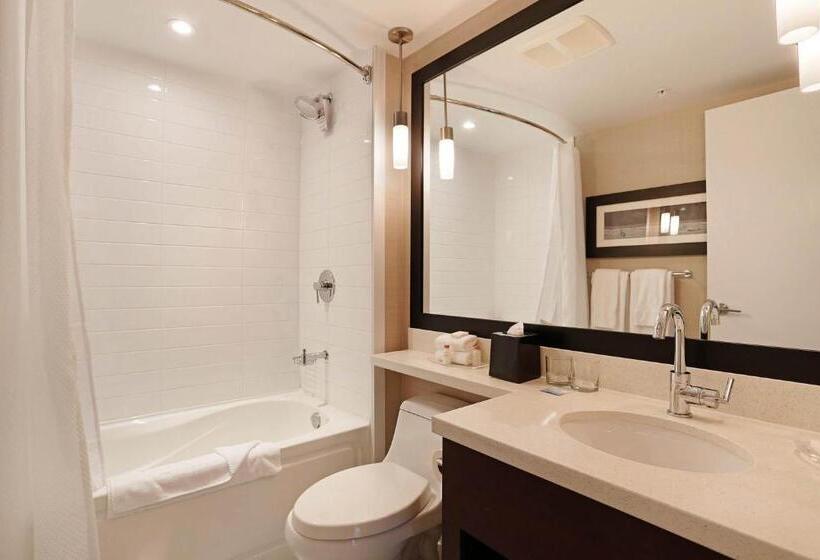 Büyük Çift Kişilik Yataklı Süit, Sandman Signature Langley