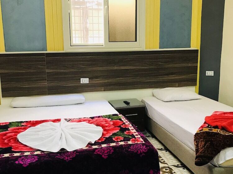 اتاق استاندارد سه نفره, The Emerald