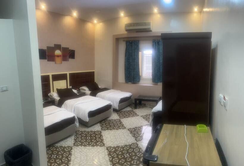 اتاق استاندارد سه نفره, The Emerald