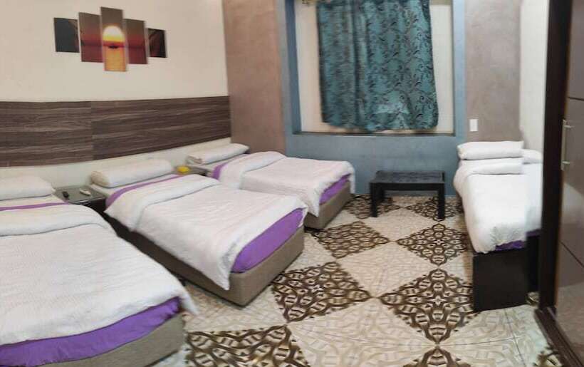 اتاق استاندارد سه نفره, The Emerald