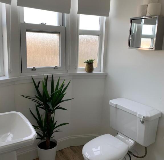 キングサイズベッドのデラックスルーム, Bythesea Guest House