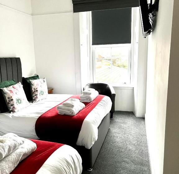 Семейный Номер Вид на Сад, Bythesea Guest House