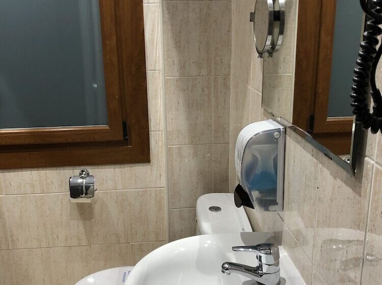 اتاق اکونومی, Arbre De Neu