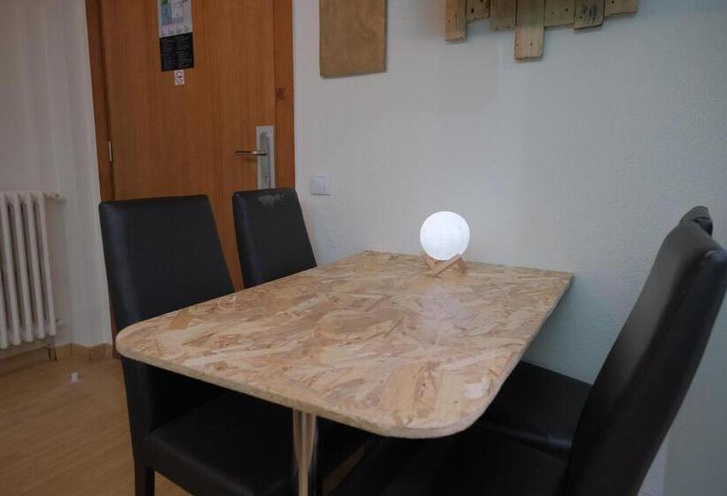 اتاق استاندارد چهار تخته, Arbre De Neu