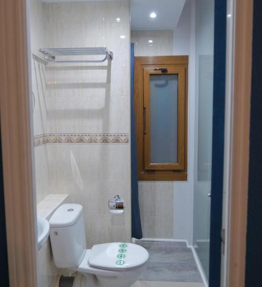 اتاق استاندارد چهار تخته, Arbre De Neu