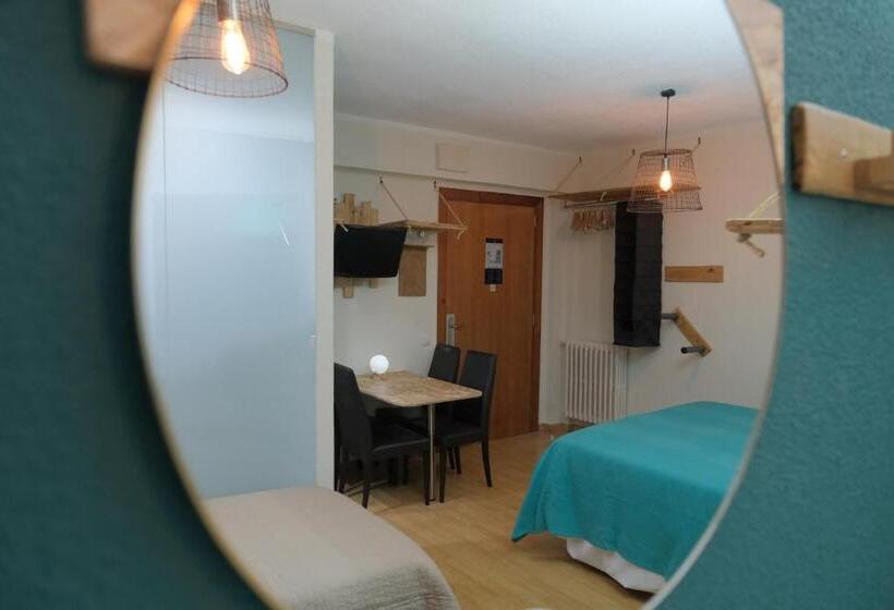 اتاق استاندارد سه نفره, Arbre De Neu