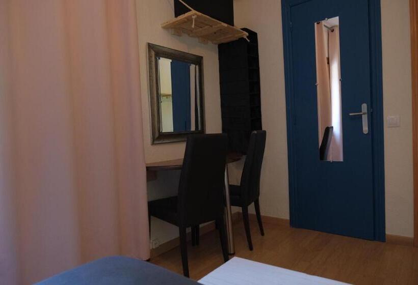 اتاق استاندارد سه نفره, Arbre De Neu