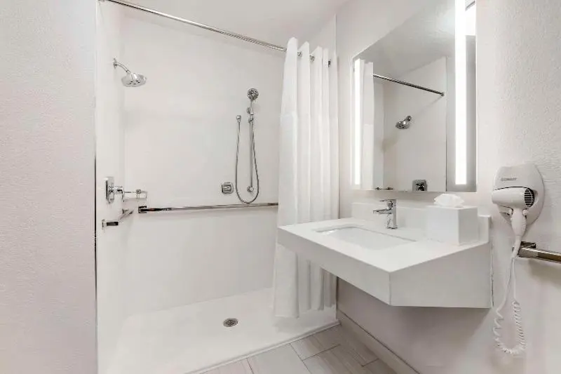 キングサイズベッドのスタンダードルーム, City Express by Marriott Orlando International Drive