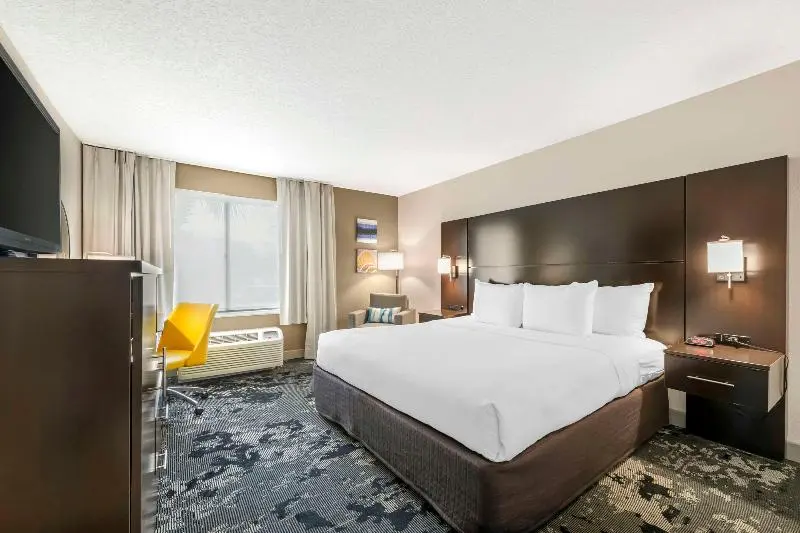 キングサイズベッドのスタンダードルーム, City Express by Marriott Orlando International Drive
