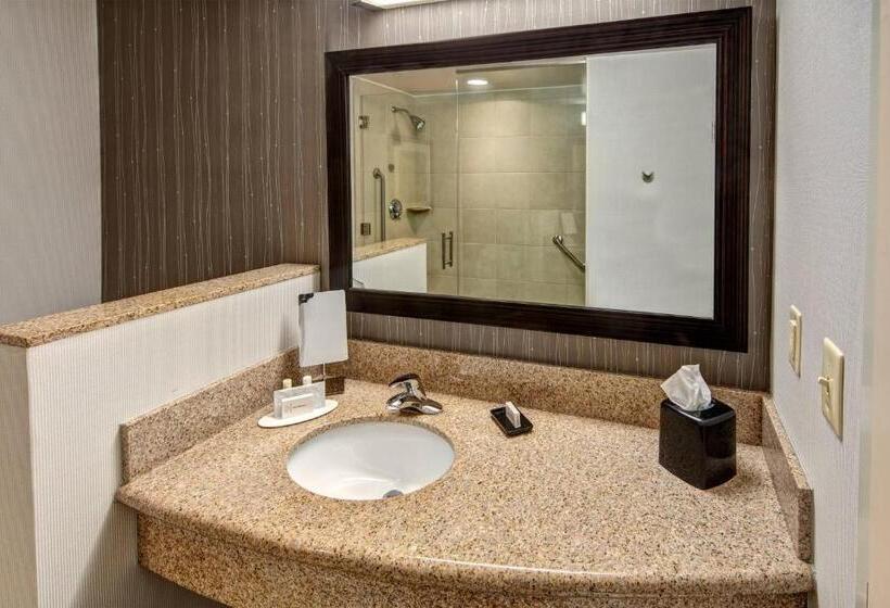 스위트 킹사이즈 침대, Courtyard Newport News Airport