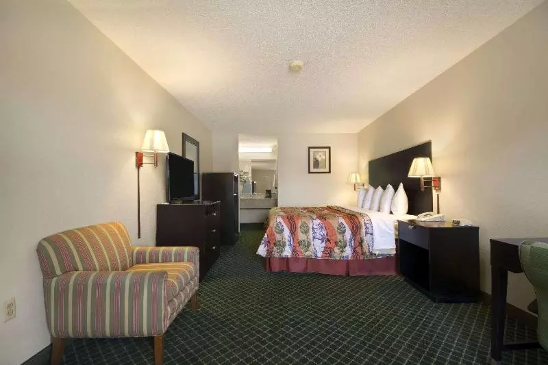 キングサイズベッドのスタンダードルーム, Days Inn By Wyndham Alma