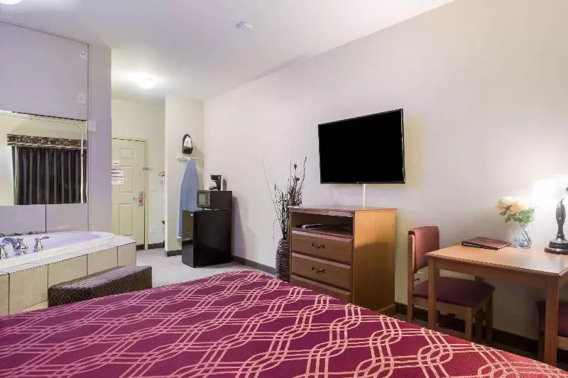 キングサイズベッドのスタンダードルーム, Econo Lodge  Inn & Suites