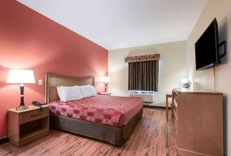 キングサイズベッドのスタンダードルーム, Econo Lodge  Inn & Suites