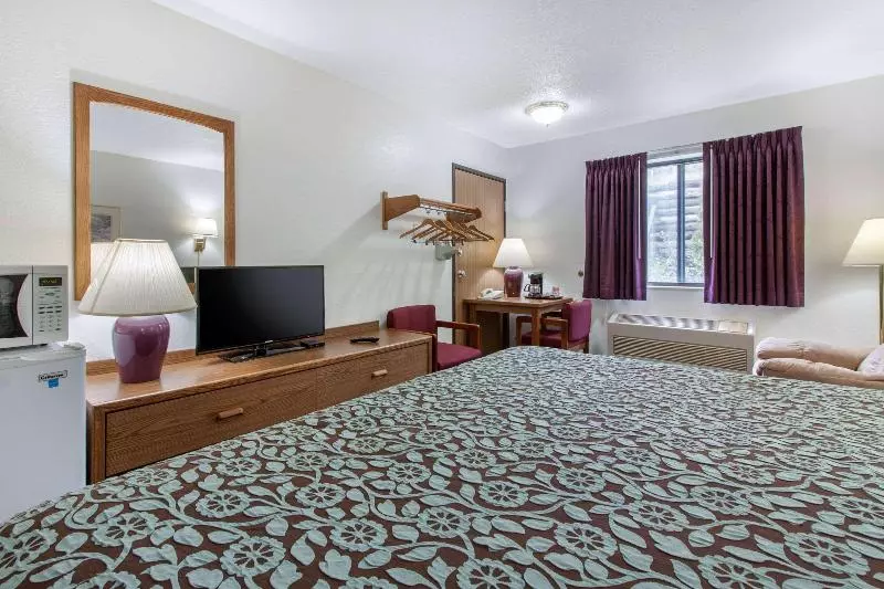 キングサイズベッドのスタンダードルーム, Econo Lodge Oacoma