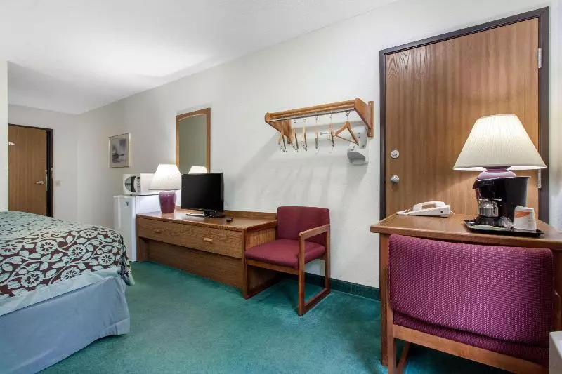 キングサイズベッドのスタンダードルーム, Econo Lodge Oacoma