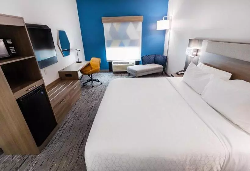 身障者適用キングサイズベッドルーム, Holiday Inn Express & Suites   Huntsville Airport, An Ihg