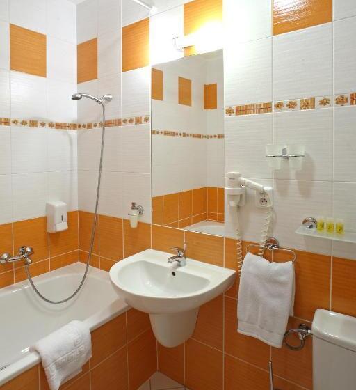 غرفة سوبيريور ثلاثية, Palace