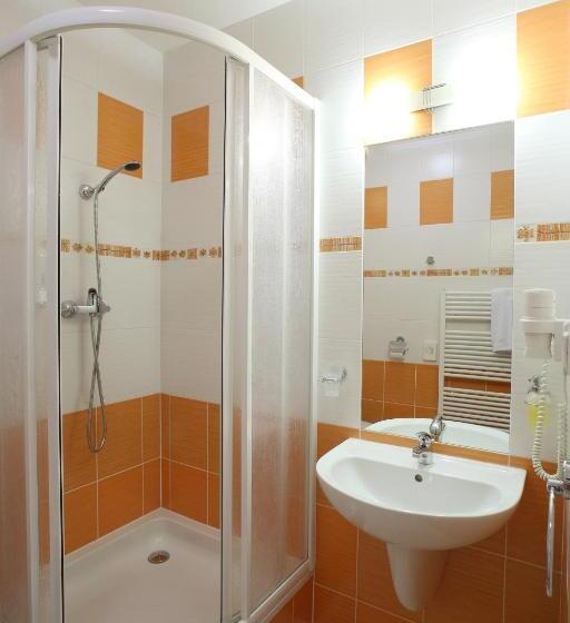 غرفة سوبيريور ثلاثية, Palace