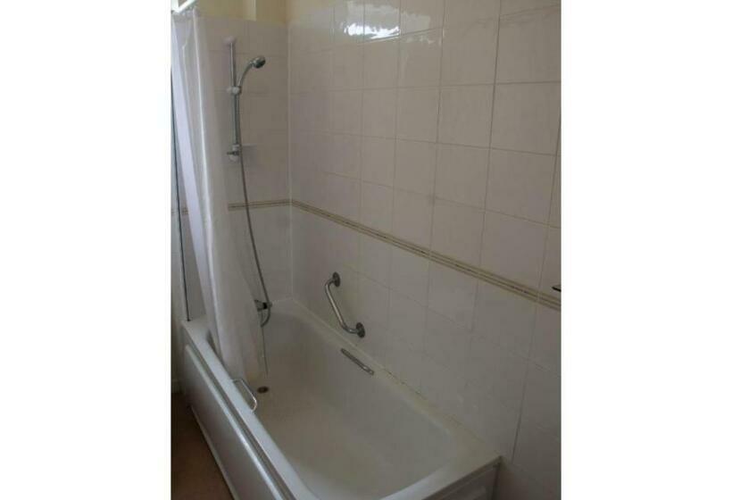 اتاق استاندارد یک نفره, The Richmond