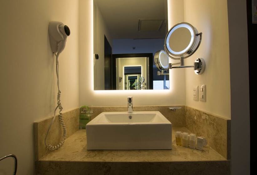 غرفة تنفيذية, Plaza Stadium