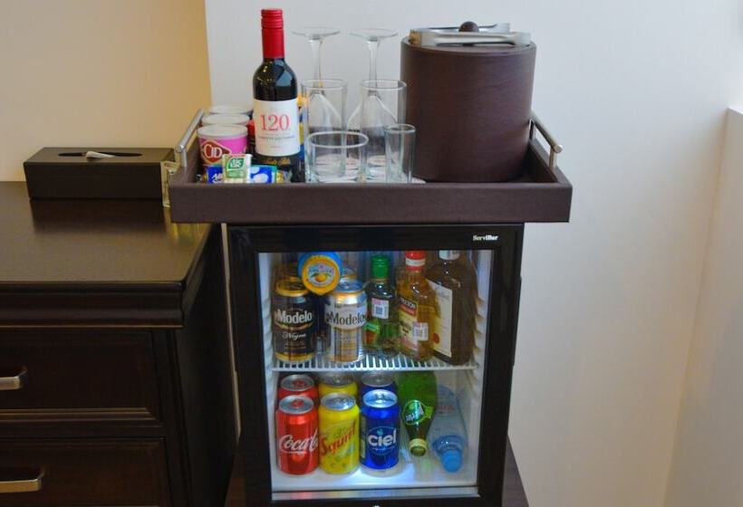 غرفة تنفيذية, Plaza Stadium