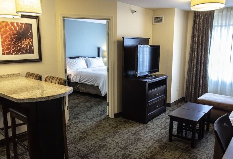Suite, Staybridge Suites Minot, An Ihg