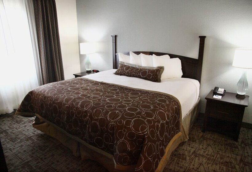 סוויטה, Staybridge Suites Minot, An Ihg