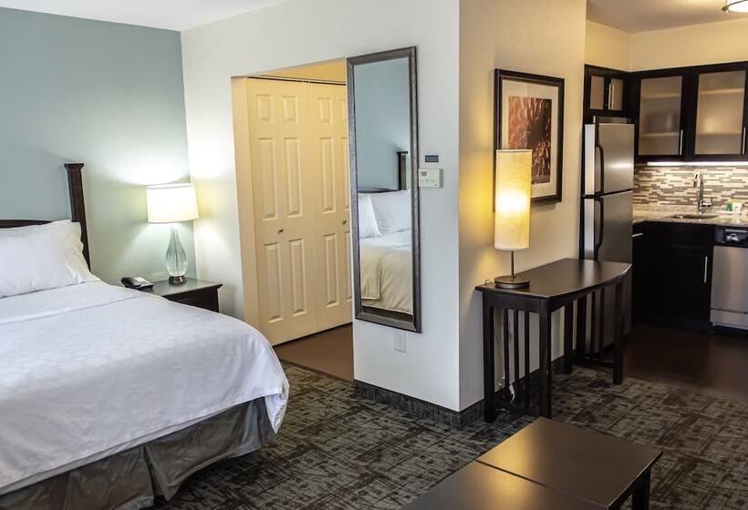 סוויטה, Staybridge Suites Minot, An Ihg