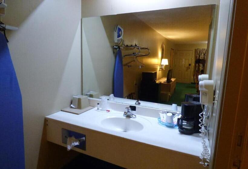 غرفه قياسيه سريرين مزدوجين, Super 8 By Wyndham Kosciusko