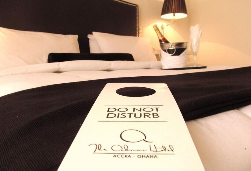 주니어 스위트, The Aknac