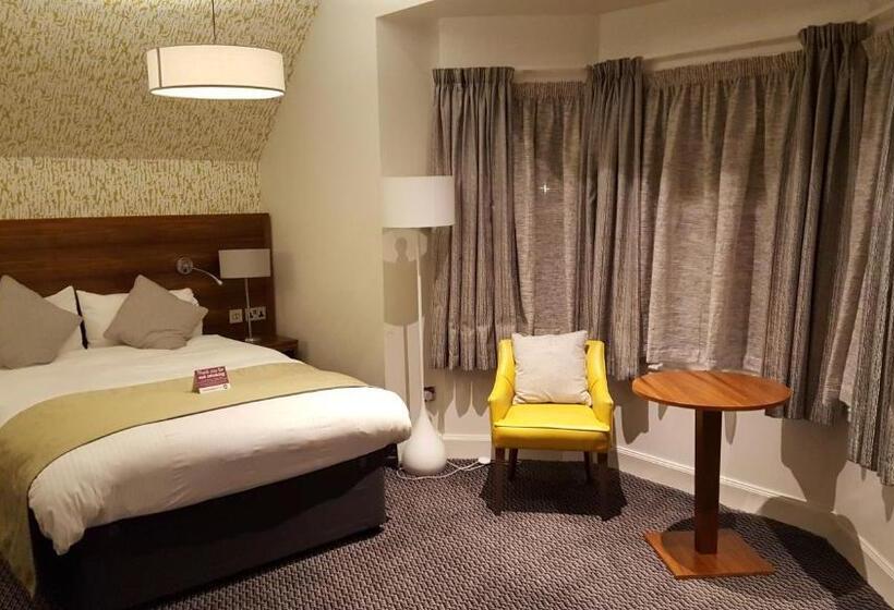 غرفة قياسية, The Cross Keys