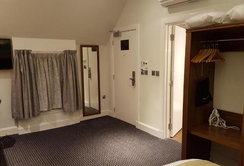 Quarto Estandar, The Cross Keys
