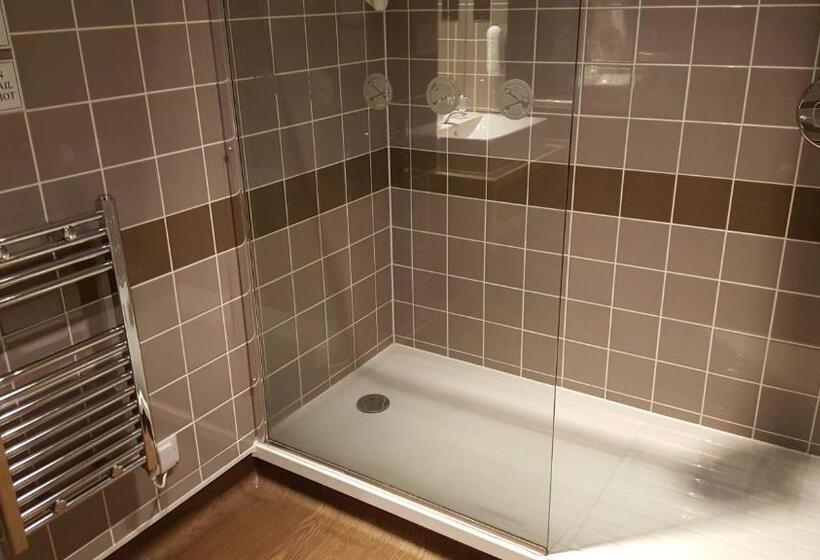 غرفة قياسية, The Cross Keys