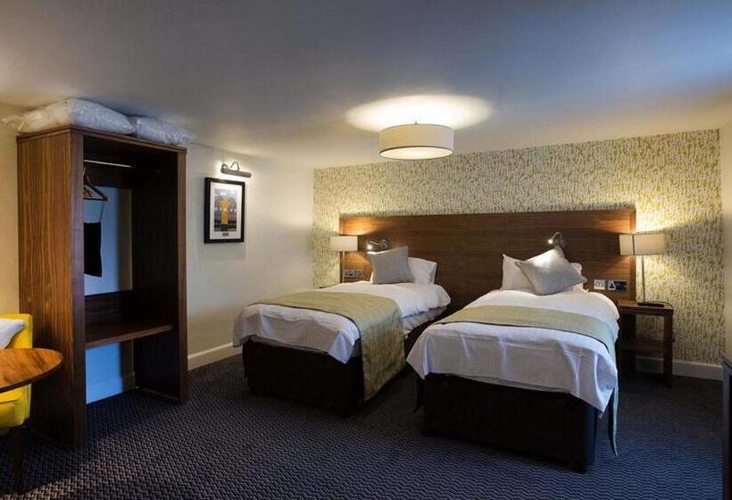 Quarto Familiar, The Cross Keys
