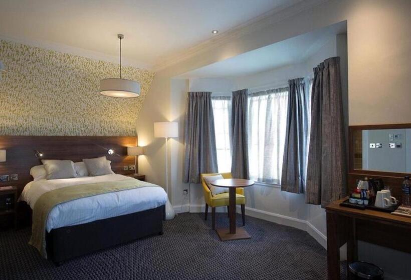 غرفة قياسية لذوى الاحتياجات الخاصة, The Cross Keys