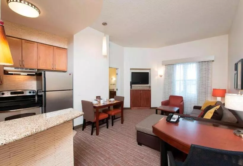 キングサイズベッドのスイートルーム, Residence Inn Moline Quad Cities