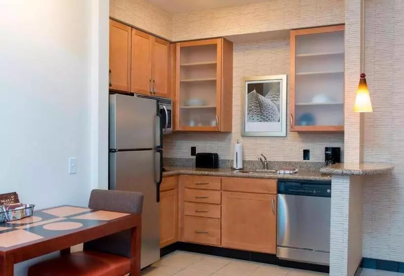 キングサイドベッドのスタンダードワンルーム, Residence Inn Moline Quad Cities