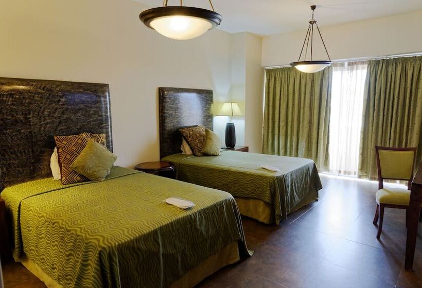 1 Bedroom Penthouse Apartment, Aparthotel Mil Cidades