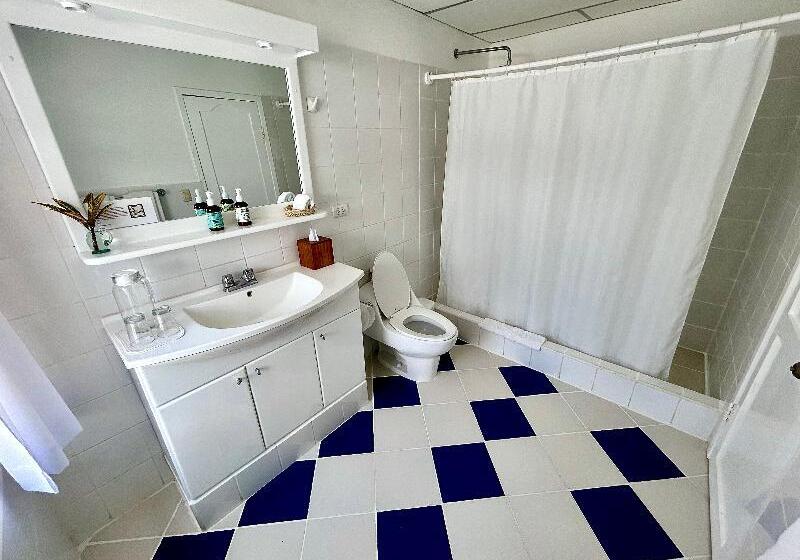 اتاق استاندارد سه نفره, Angermeyer Waterfront Inn