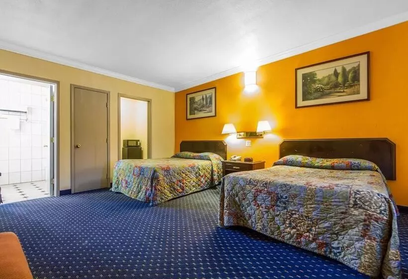 2ダブルベッドのスタンダードルーム, Econo Lodge