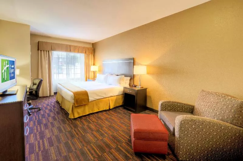 キングサイズベッドのスタンダードルーム, Holiday Inn Express And Suites Granbury, An Ihg