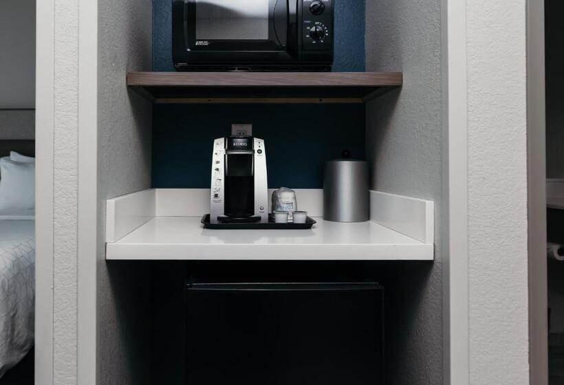 Номер Executive Кровать Кинг, Holiday Inn Express And Suites Urbandale Des Moines, An Ihg