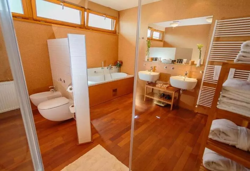 Ullakkohuone, Park Holiday Congress & Wellness