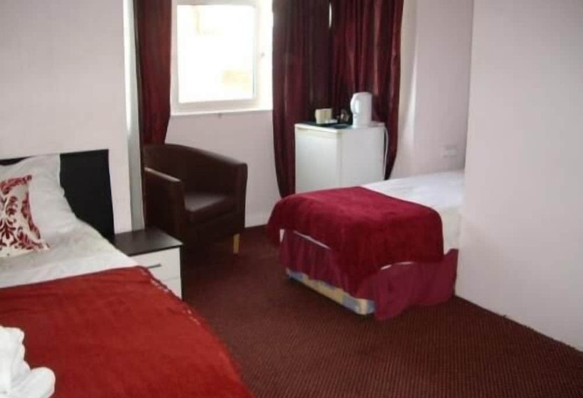 غرفة قياسية ثلاثية, Priory Guest House