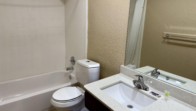 带特大床的标准间, Regency Inn Hondo